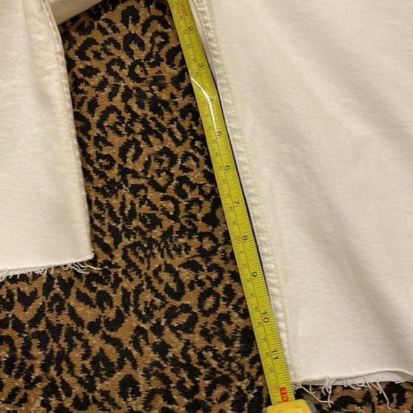 MANGO (MNG)white denim shorts. Raw hem Size label is European. Approx size 24 - Picture 7 of 8